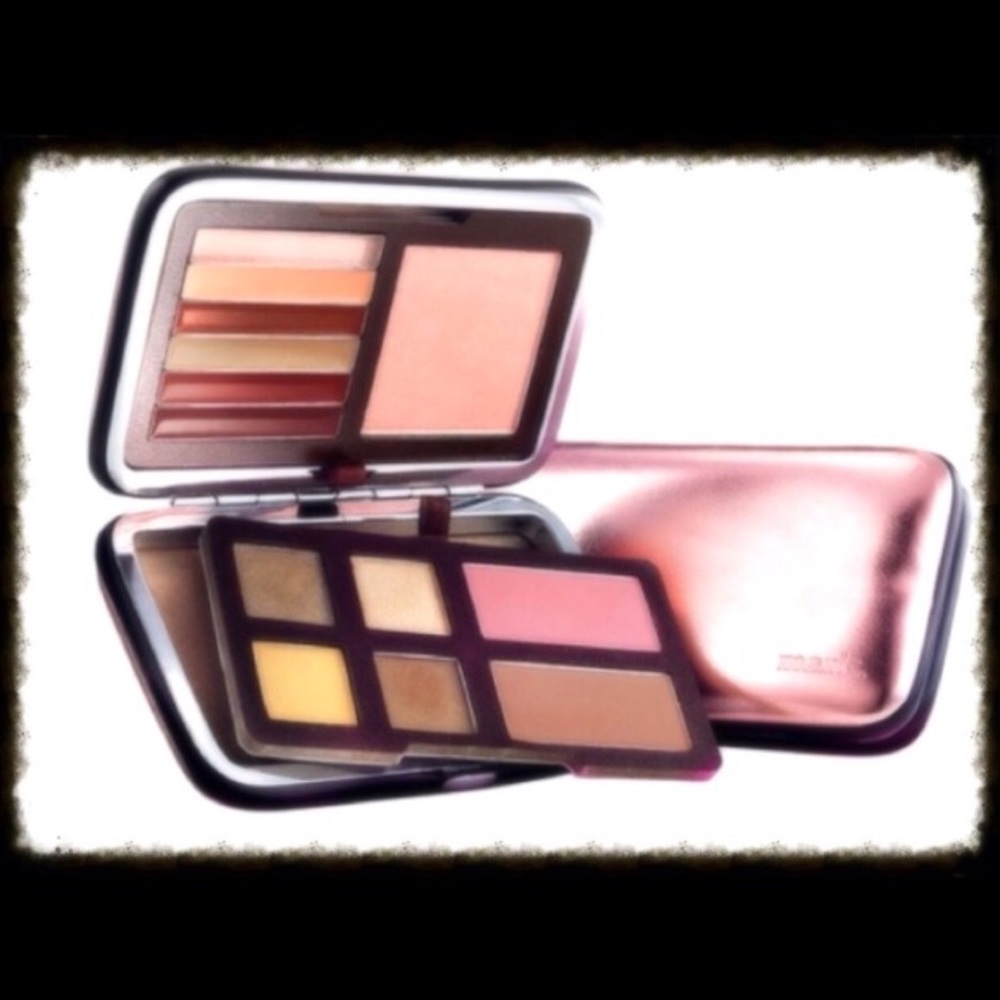 Mark. Makeup compact